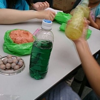 �F�̕ω������Ă݂悤�B