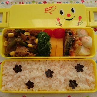 ほんのり桜色たらこご飯弁当