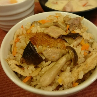 #鶏ときのこのだし炊きご飯