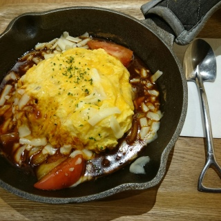 トマトと玉ねぎのオムカレー
