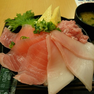 #マグロづくし丼