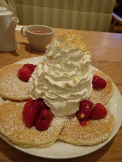 #ストロベリーホイップクリームとマカダミアナッツ