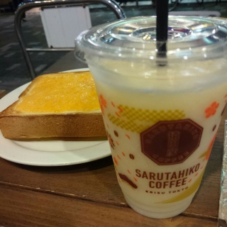 白桃フラッペとチーズトースト